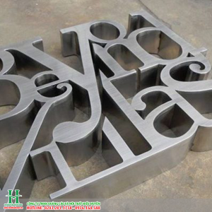 cắt CNC trên inox làm chữ logo công ty